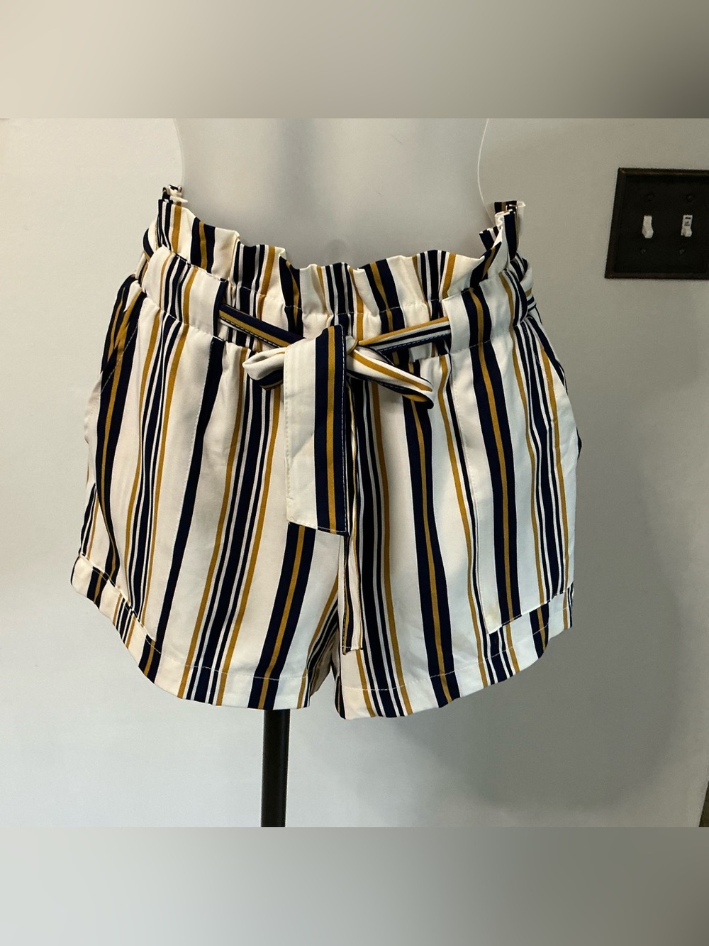 Urban Heritage Ladies Paperbag Waist Shorts – Striped – Size Small